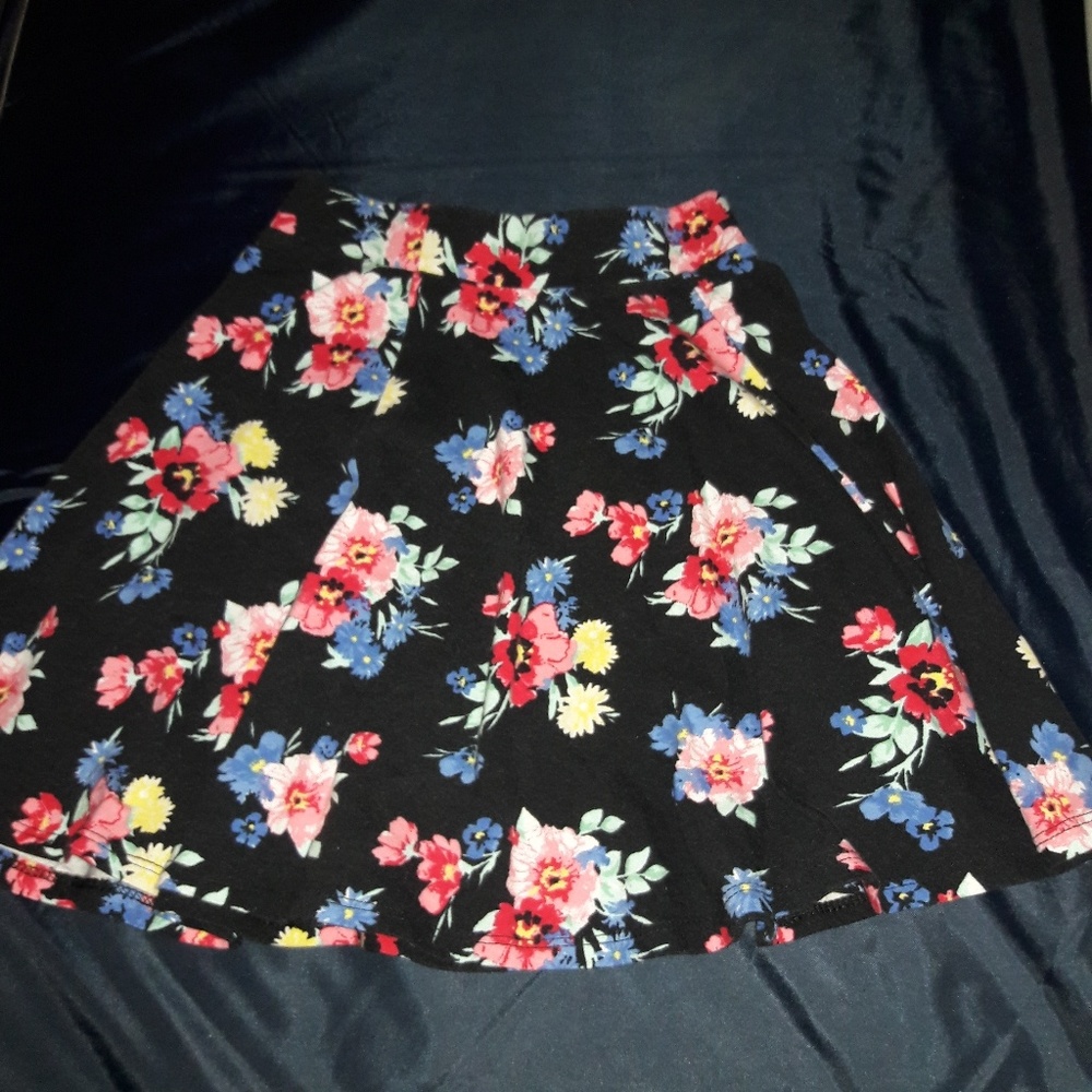Kohl's Juniors XS Black floral skater skirt